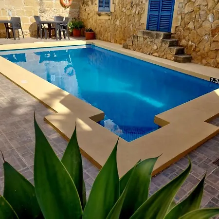 Mj فندق مبيت وإفطار 4*