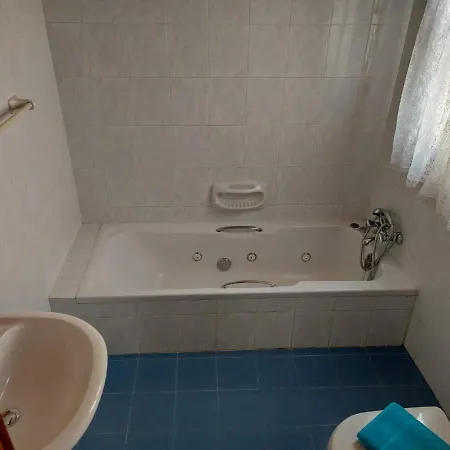 Mj Bed & Breakfast 4*