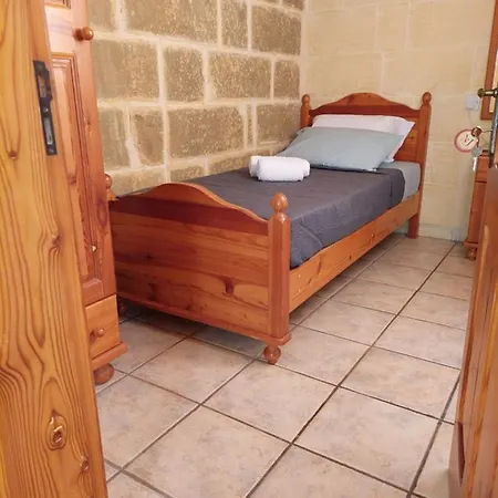 Mj Bed & Breakfast
