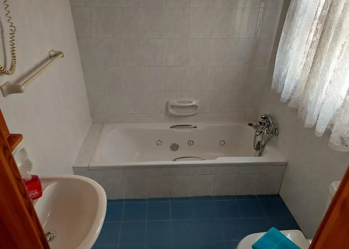 Mj فندق مبيت وإفطار 4*