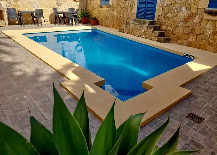 Mj فندق مبيت وإفطار 4*